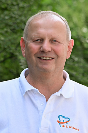 Dr. E. Schwarz_300x450 Zahnarzt Dr. Eduard Schwarz